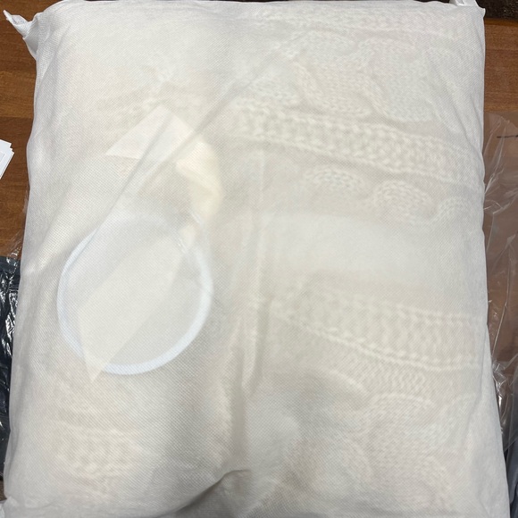 NWT Thirty One Cream Cozy Cable-Knit Blanket - Picture 4 of 6